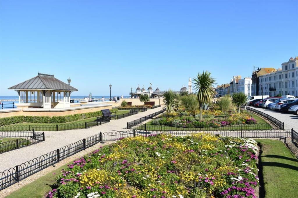 Grand 2 Bed Georgian Apartment At Florence House With King Bed, In The Heart Of Herne Bay & 300M From Beach Екстер'єр фото