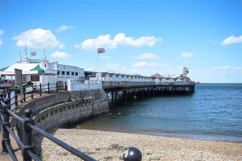 Grand 2 Bed Georgian Apartment At Florence House With King Bed, In The Heart Of Herne Bay & 300M From Beach Екстер'єр фото