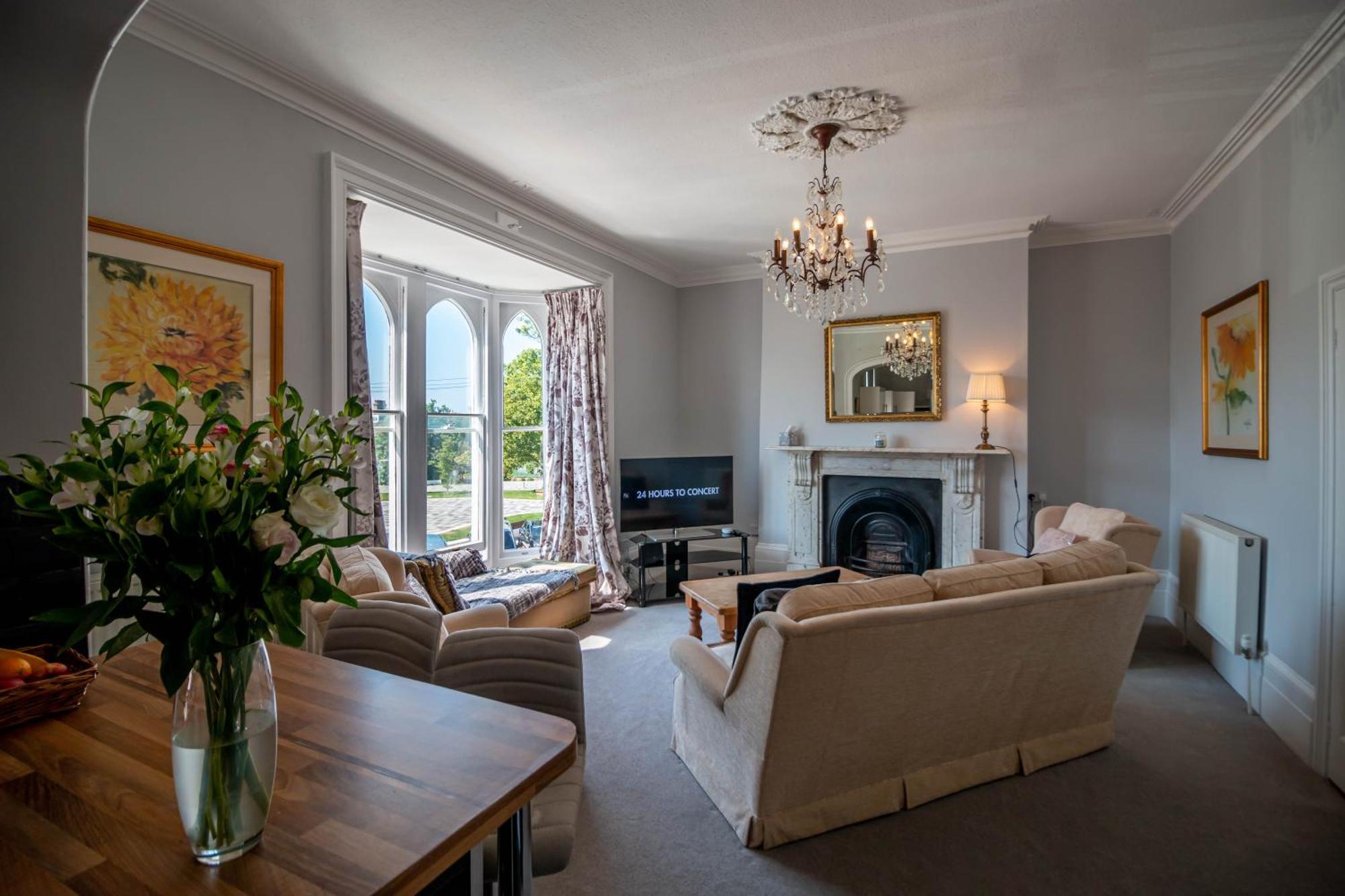 Grand 2 Bed Georgian Apartment At Florence House With King Bed, In The Heart Of Herne Bay & 300M From Beach Екстер'єр фото