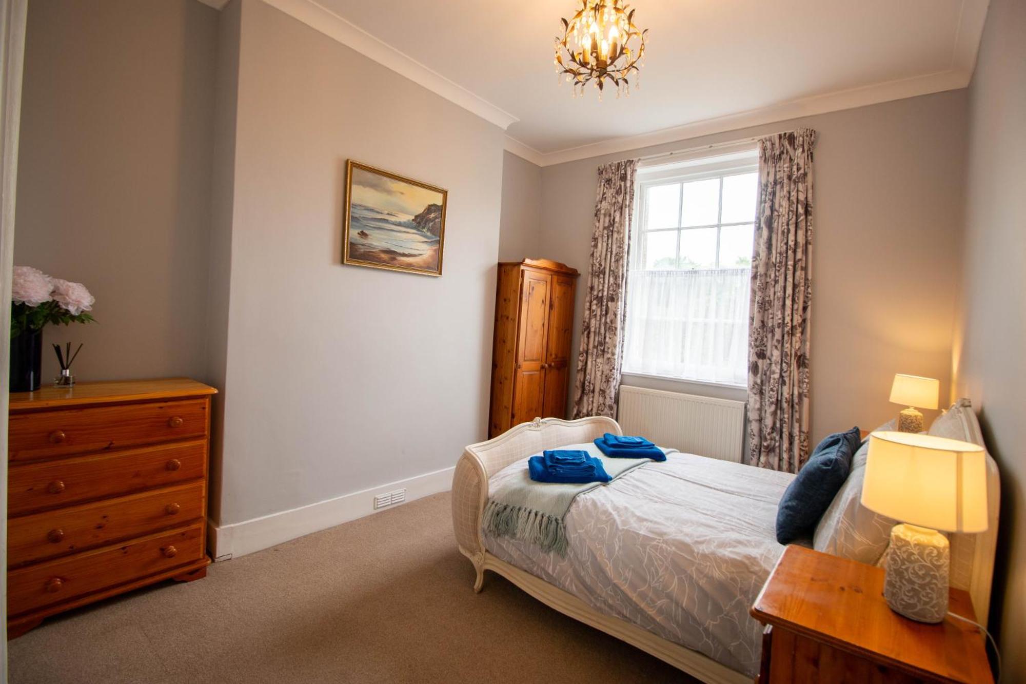 Grand 2 Bed Georgian Apartment At Florence House With King Bed, In The Heart Of Herne Bay & 300M From Beach Екстер'єр фото